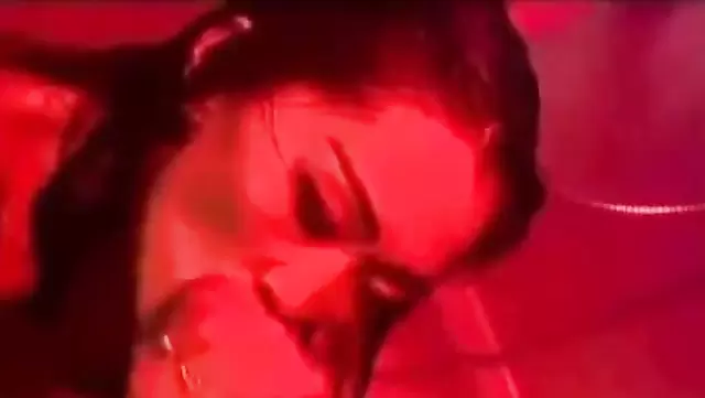 Худая киргизка сосет после прогулки